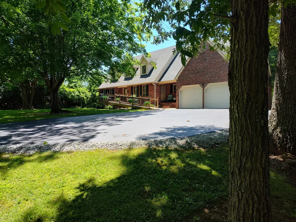 75 Ridge Avenue Berea KY 40403