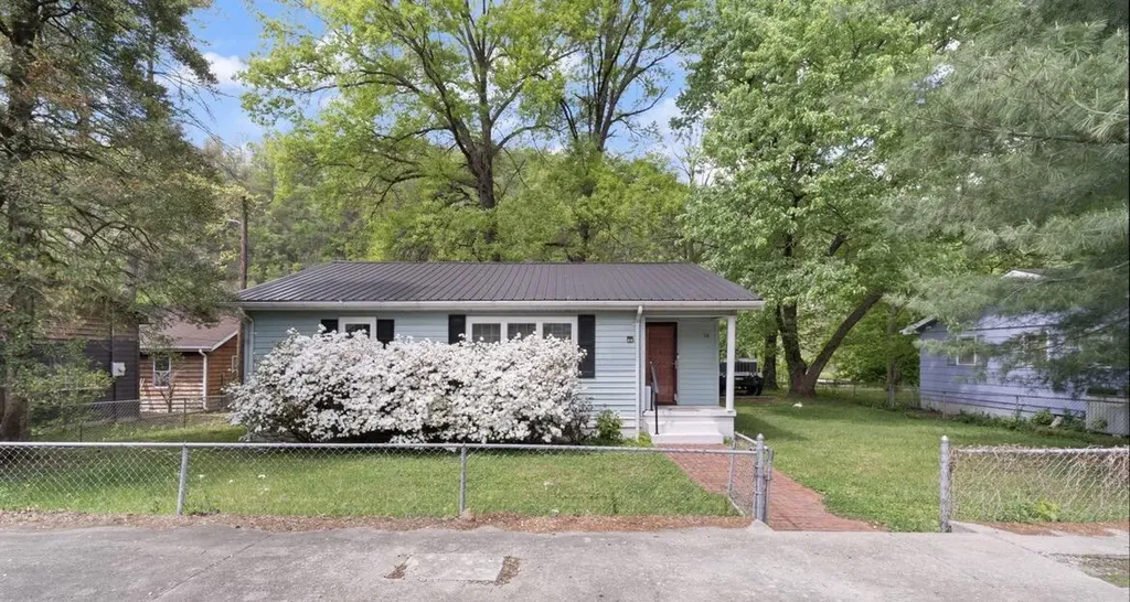 34 Woodcrest Drive Hazard KY 41701