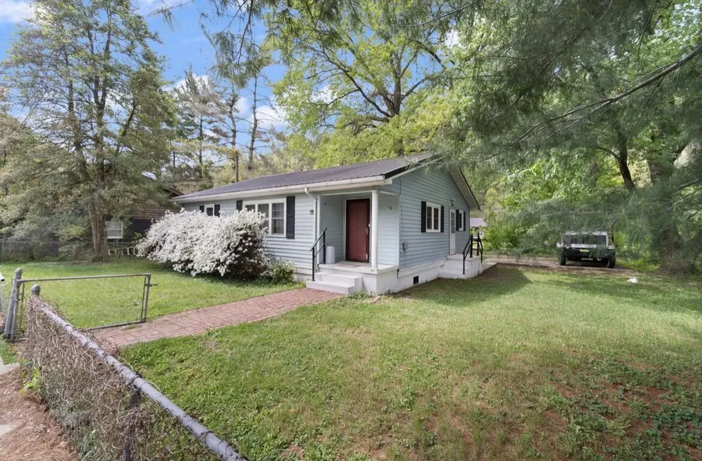 34 Woodcrest Drive Hazard KY 41701