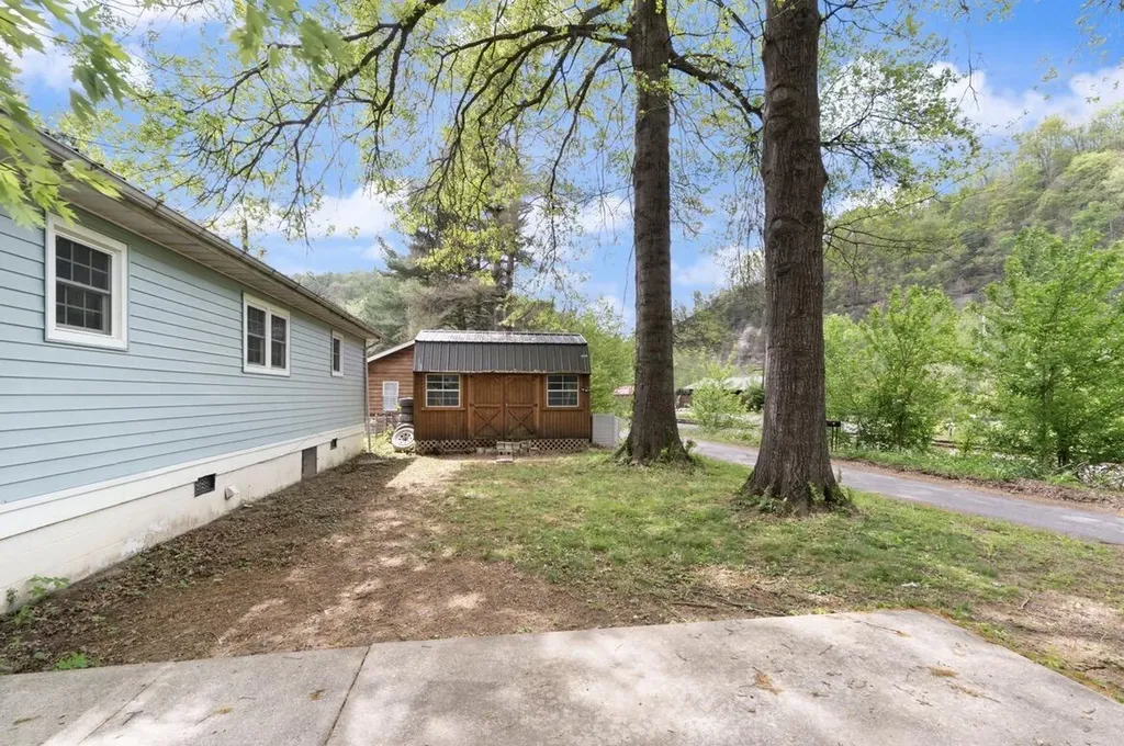 34 Woodcrest Drive Hazard KY 41701
