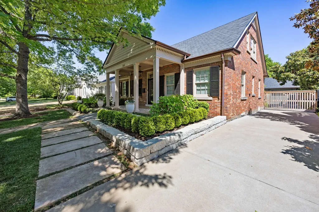 325 Cassidy Avenue Lexington KY 40502