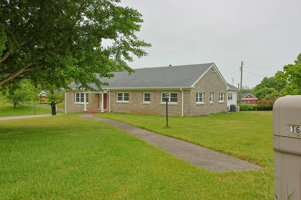 16 Manor Drive Winchester KY 40391