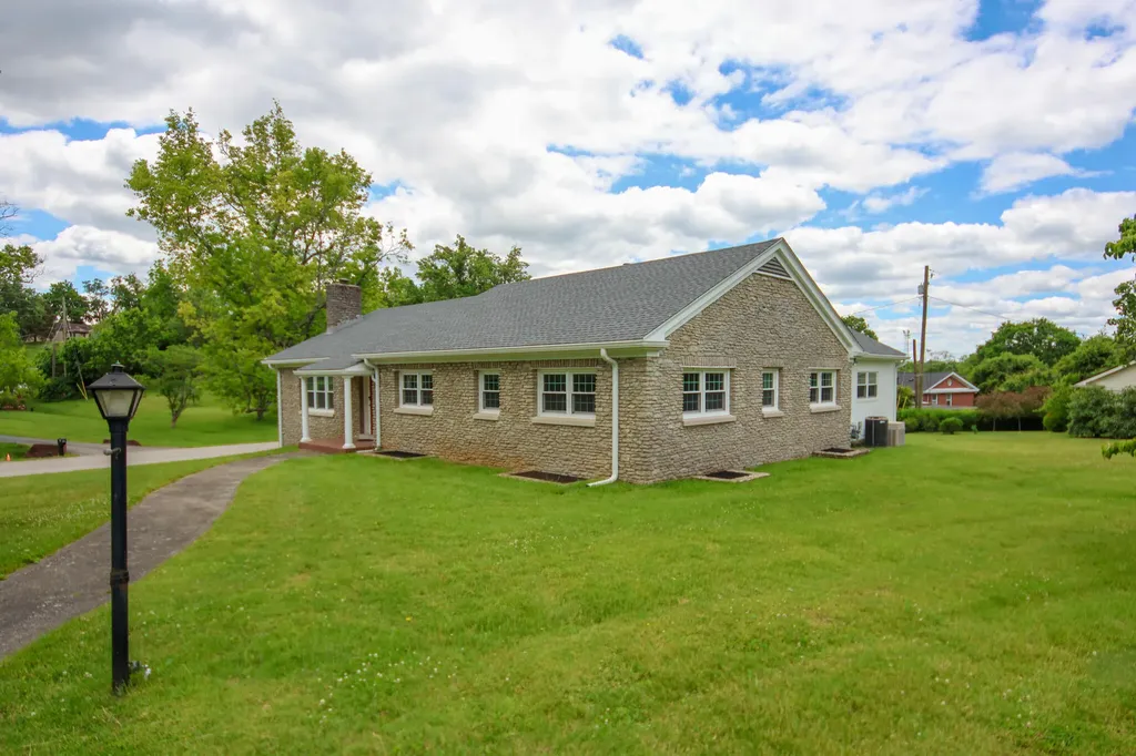 16 Manor Drive Winchester KY 40391