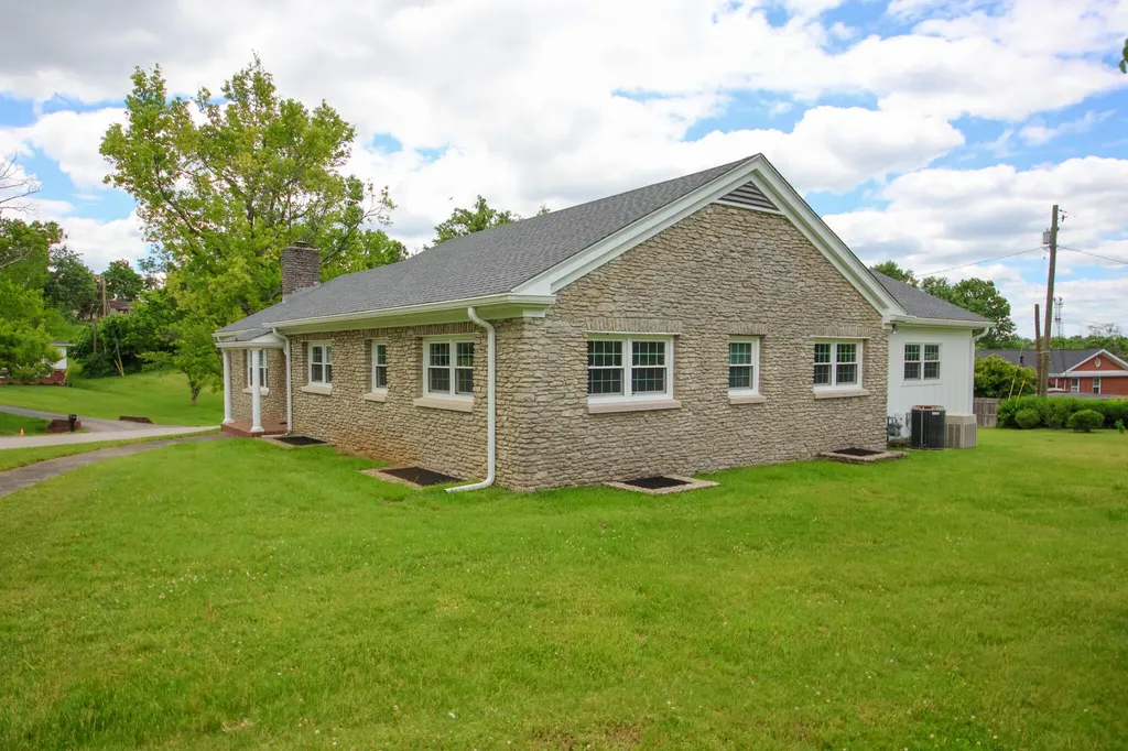 16 Manor Drive Winchester KY 40391