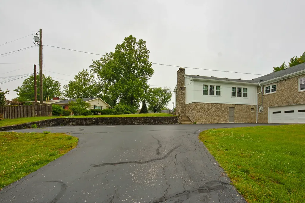 16 Manor Drive Winchester KY 40391