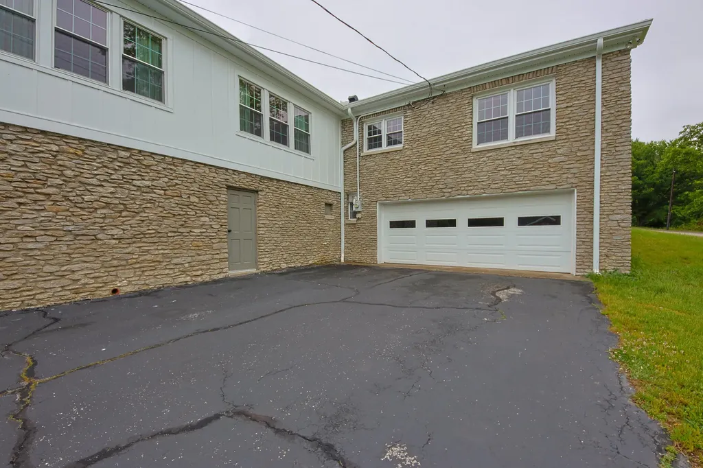 16 Manor Drive Winchester KY 40391