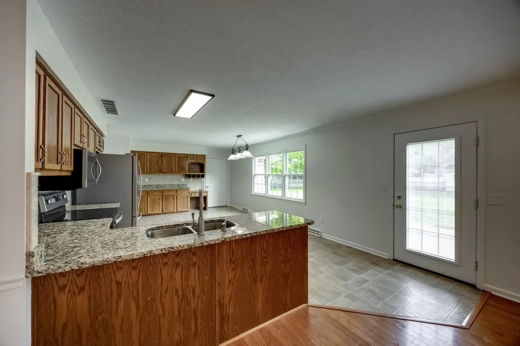 1394 Lannock Drive Danville KY 40422