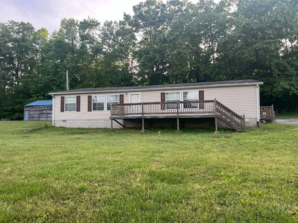 905 Division Road Albany KY 42602