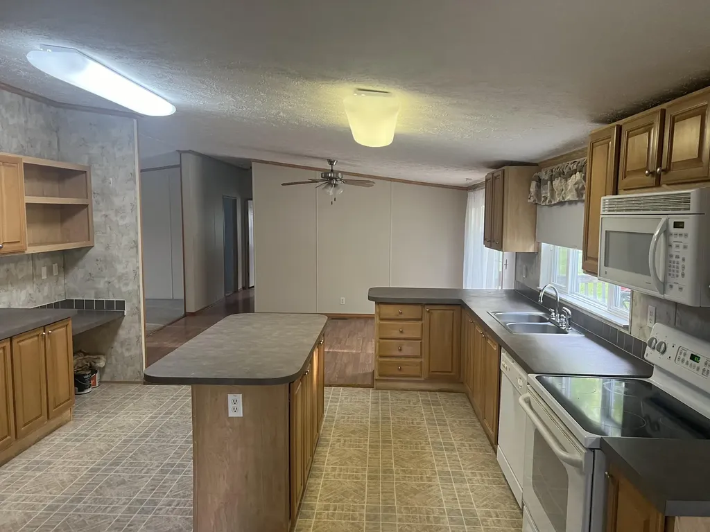 905 Division Road Albany KY 42602
