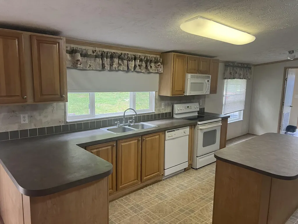 905 Division Road Albany KY 42602