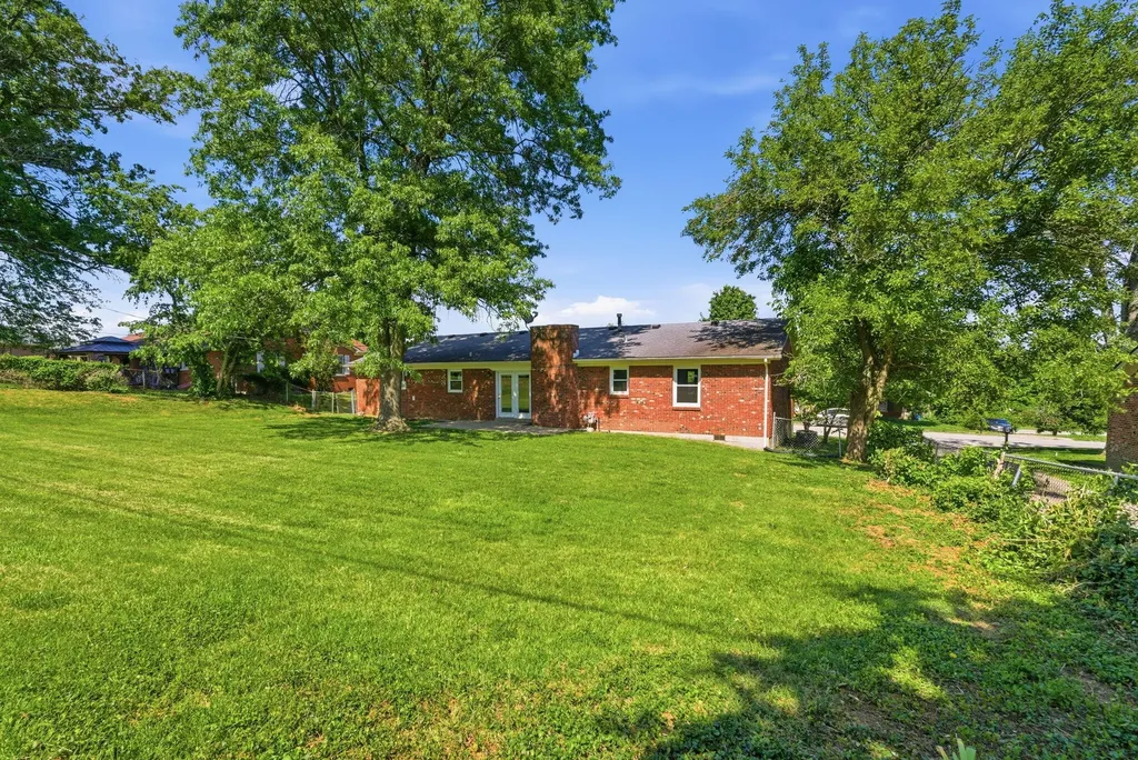 105 Robin Road Nicholasville KY 40356