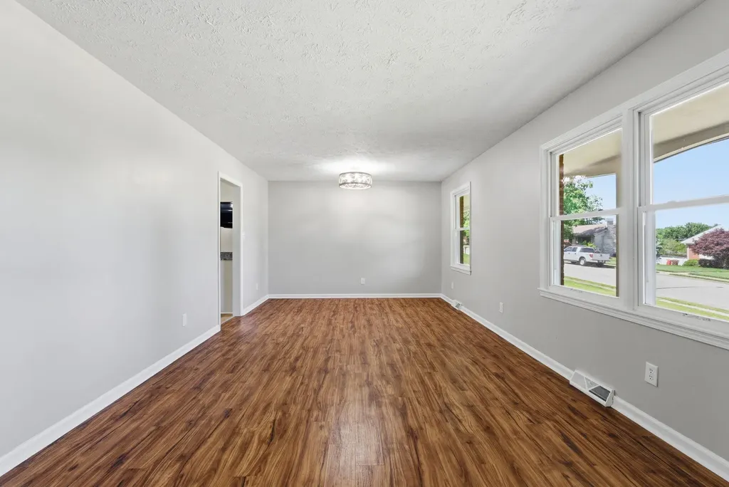105 Robin Road Nicholasville KY 40356