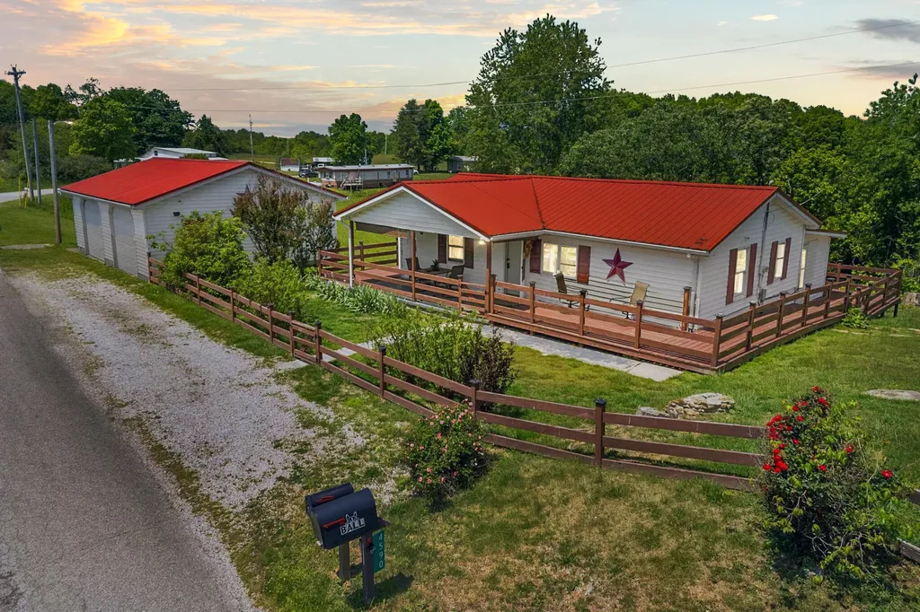 4590 County Road 1002 West Liberty KY 41472
