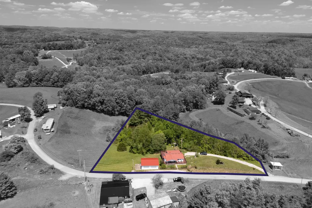4590 County Road 1002 West Liberty KY 41472