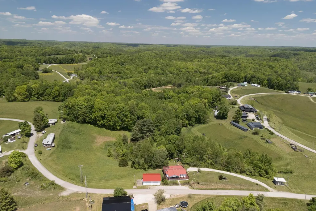 4590 County Road 1002 West Liberty KY 41472