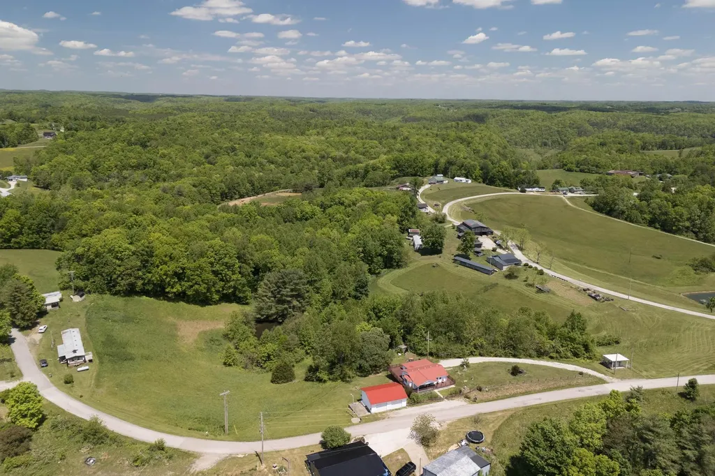 4590 County Road 1002 West Liberty KY 41472