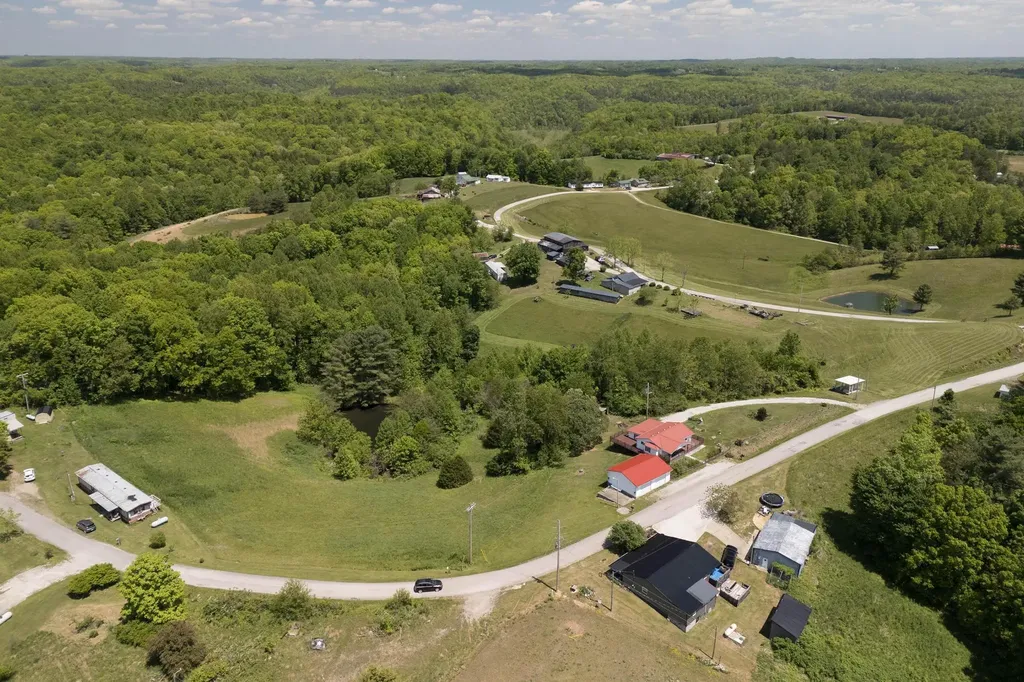 4590 County Road 1002 West Liberty KY 41472