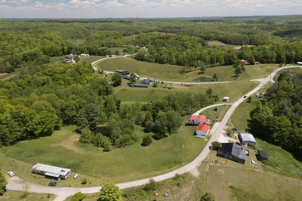 4590 County Road 1002 West Liberty KY 41472