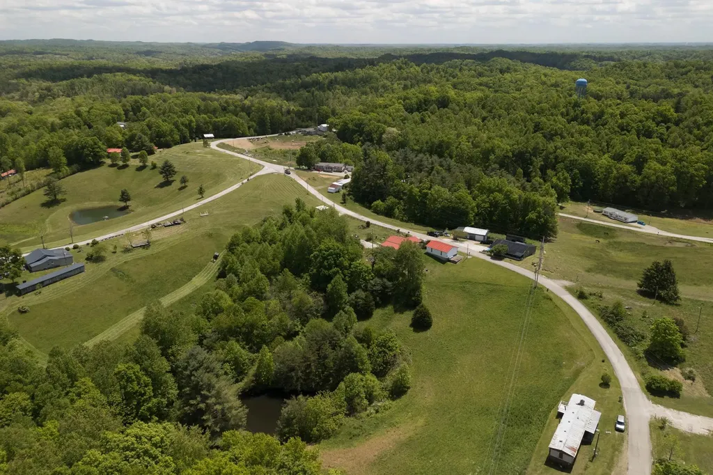 4590 County Road 1002 West Liberty KY 41472