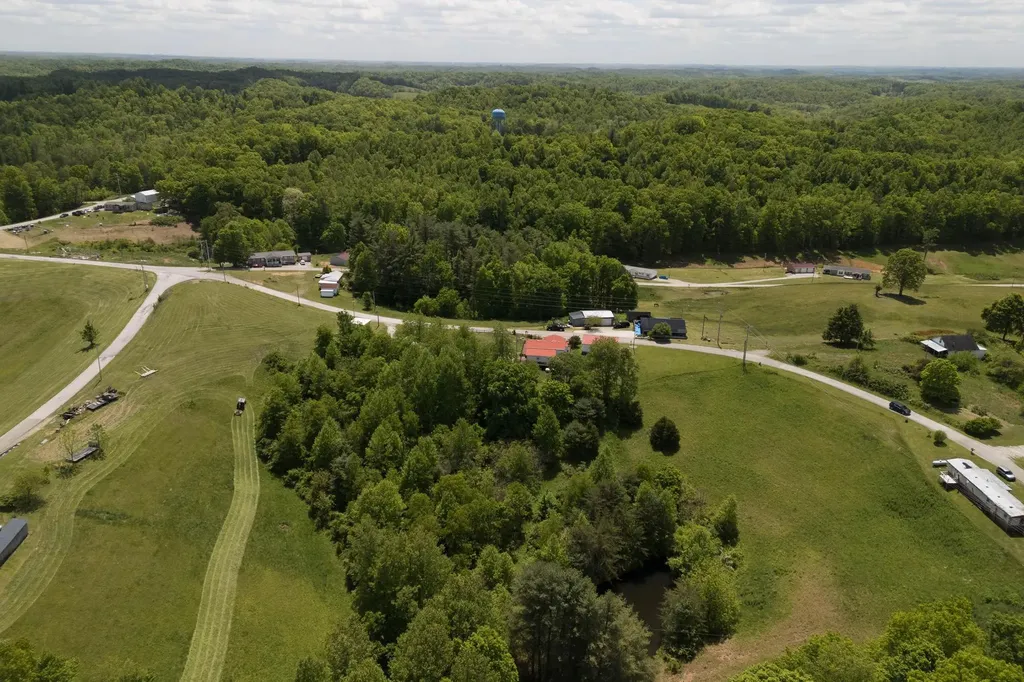 4590 County Road 1002 West Liberty KY 41472