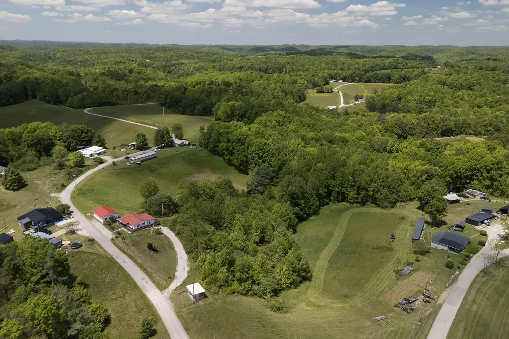 4590 County Road 1002 West Liberty KY 41472