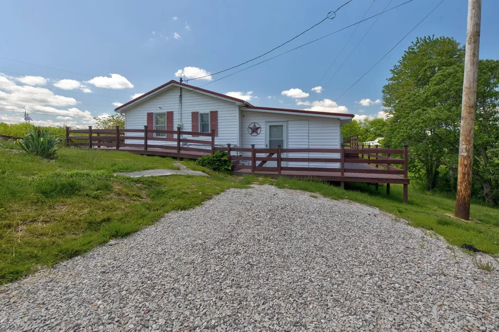 4590 County Road 1002 West Liberty KY 41472