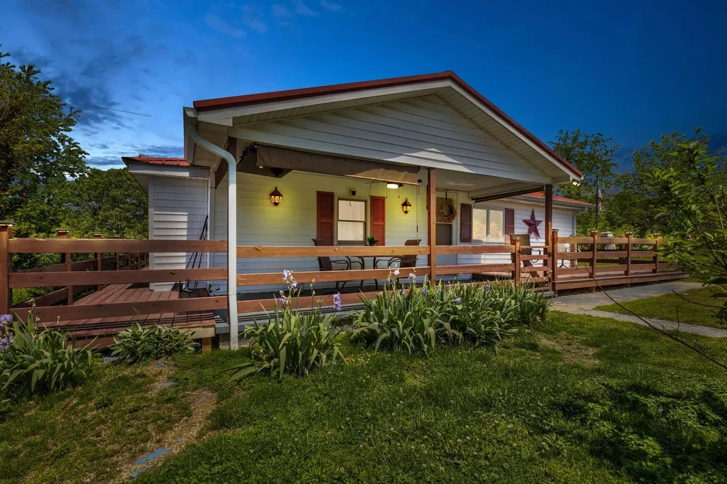 4590 County Road 1002 West Liberty KY 41472