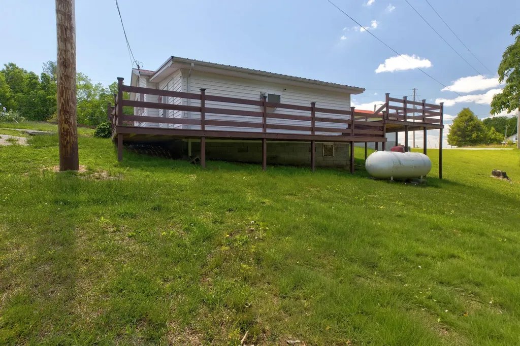 4590 County Road 1002 West Liberty KY 41472