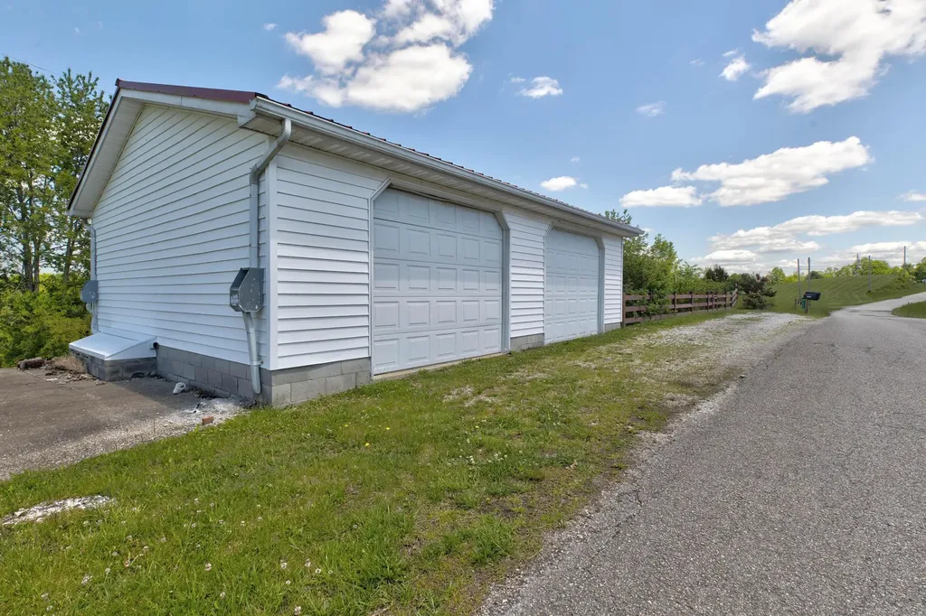 4590 County Road 1002 West Liberty KY 41472