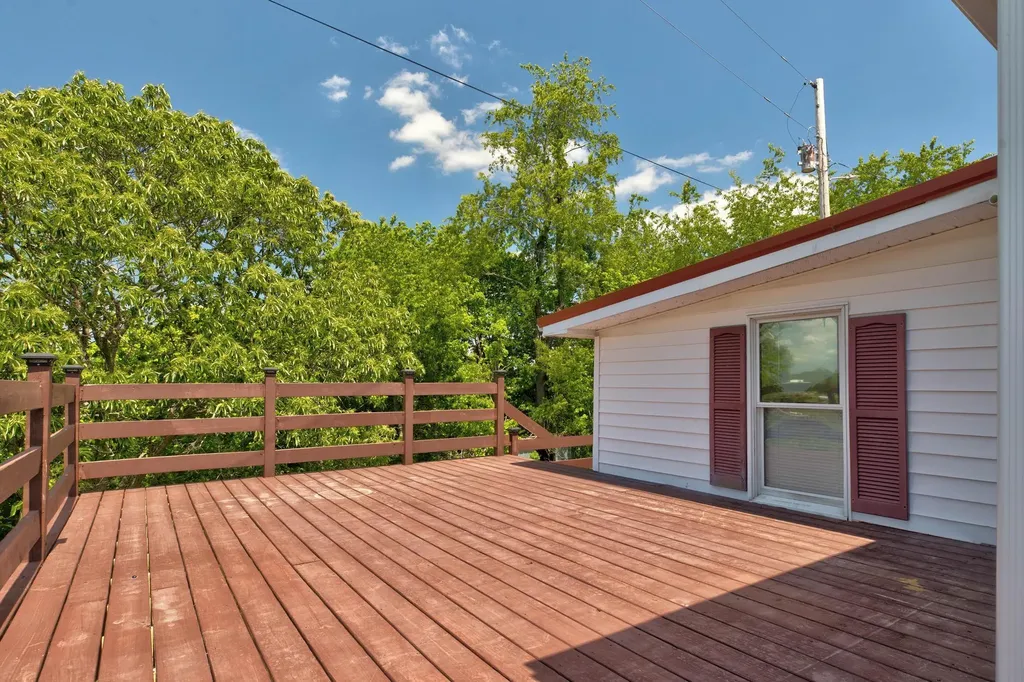 4590 County Road 1002 West Liberty KY 41472