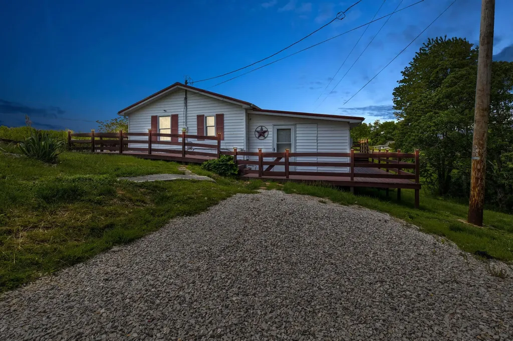 4590 County Road 1002 West Liberty KY 41472