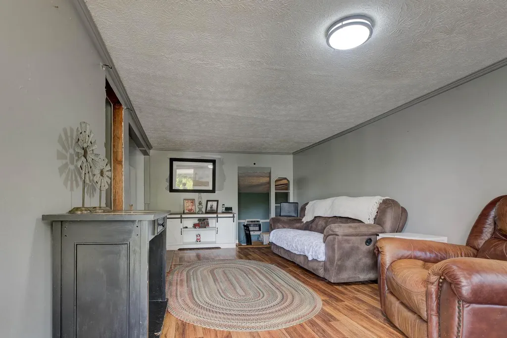 4590 County Road 1002 West Liberty KY 41472