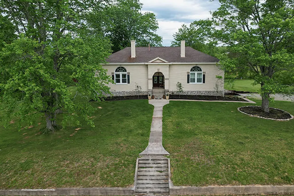1678 Little Hickman Road Nicholasville KY 40356