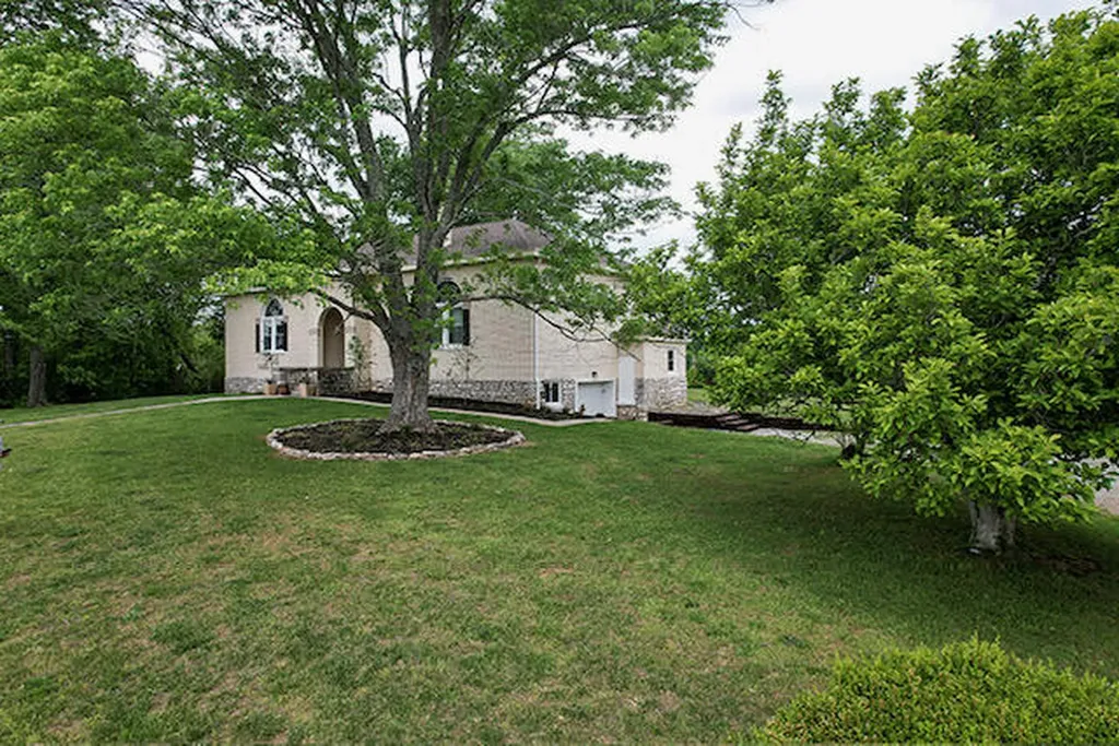 1678 Little Hickman Road Nicholasville KY 40356