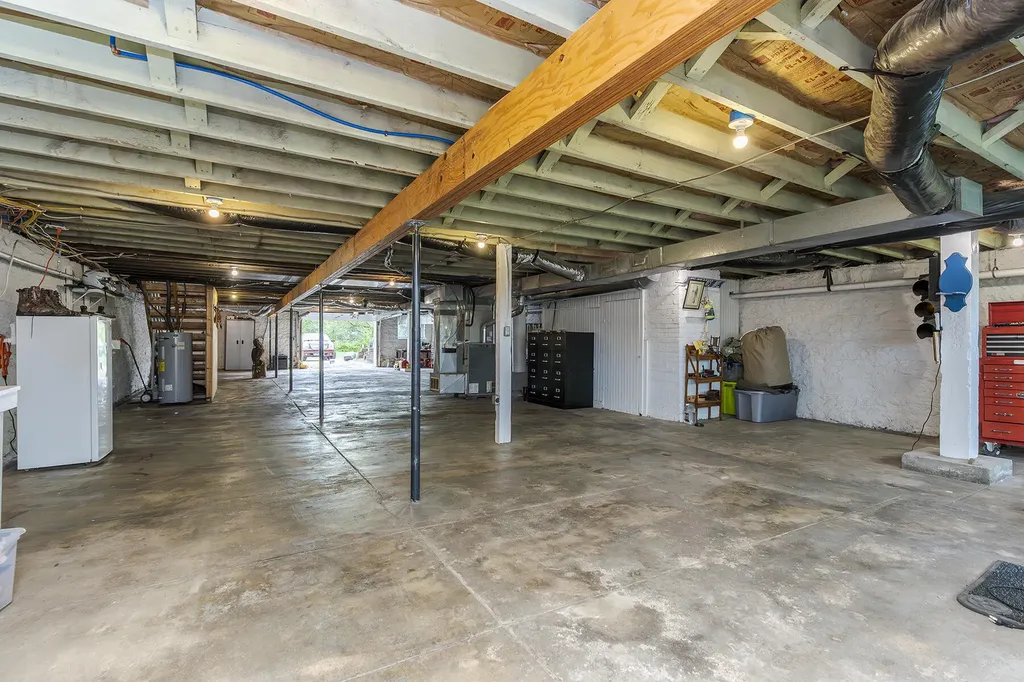 1678 Little Hickman Road Nicholasville KY 40356