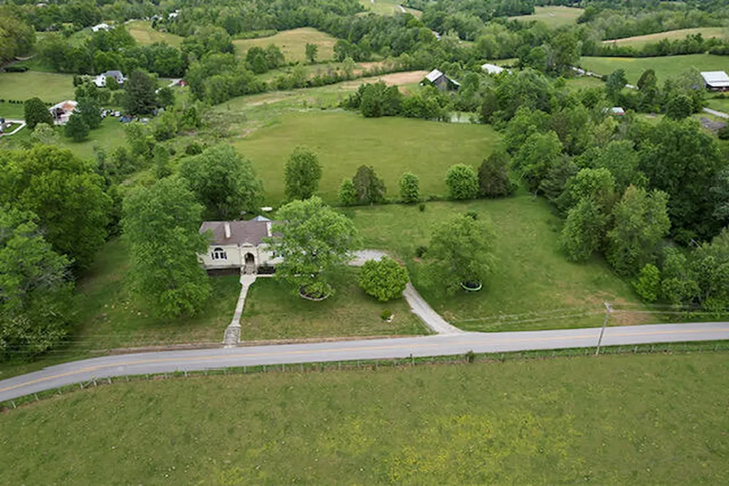 1678 Little Hickman Road Nicholasville KY 40356