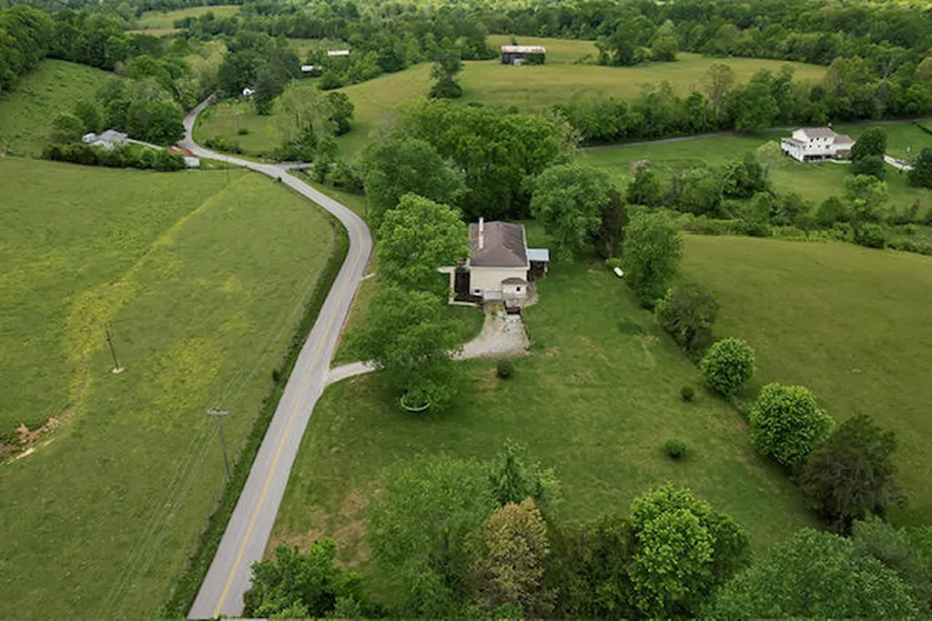 1678 Little Hickman Road Nicholasville KY 40356