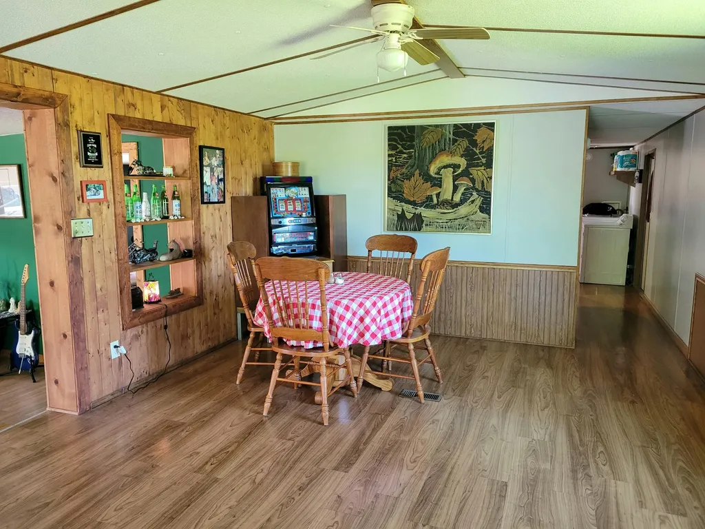 929 Pine Grove Road Olympia KY 40358