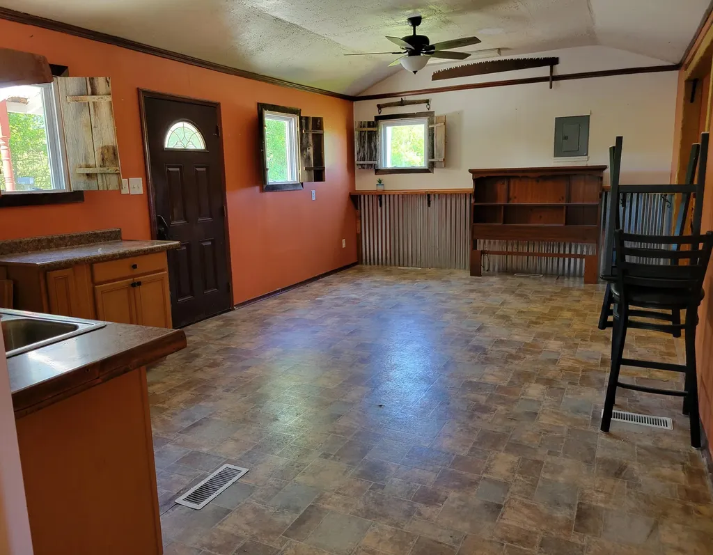 929 Pine Grove Road Olympia KY 40358