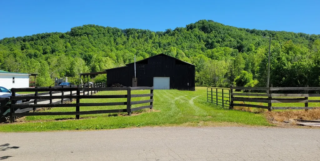 929 Pine Grove Road Olympia KY 40358