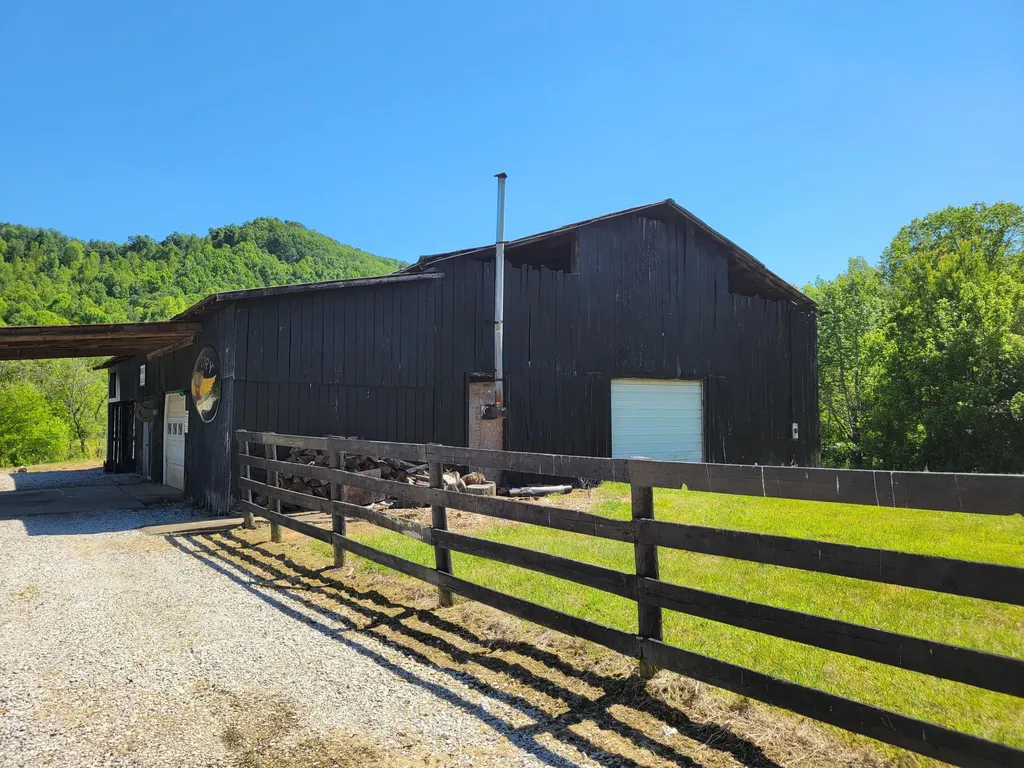 929 Pine Grove Road Olympia KY 40358