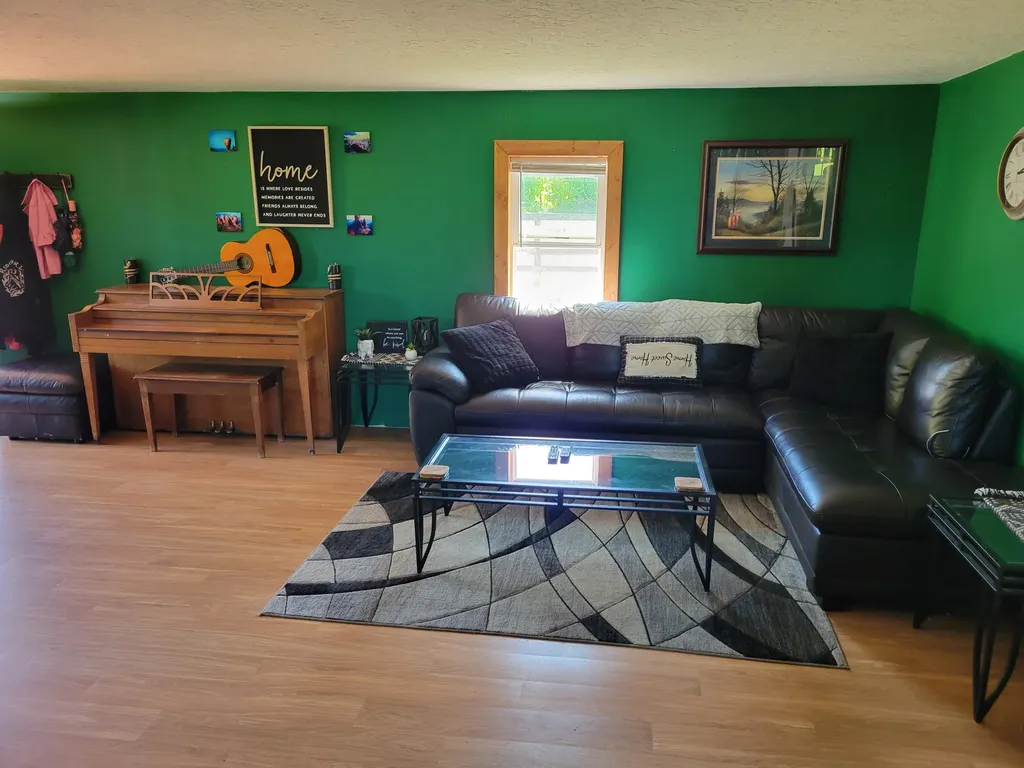 929 Pine Grove Road Olympia KY 40358