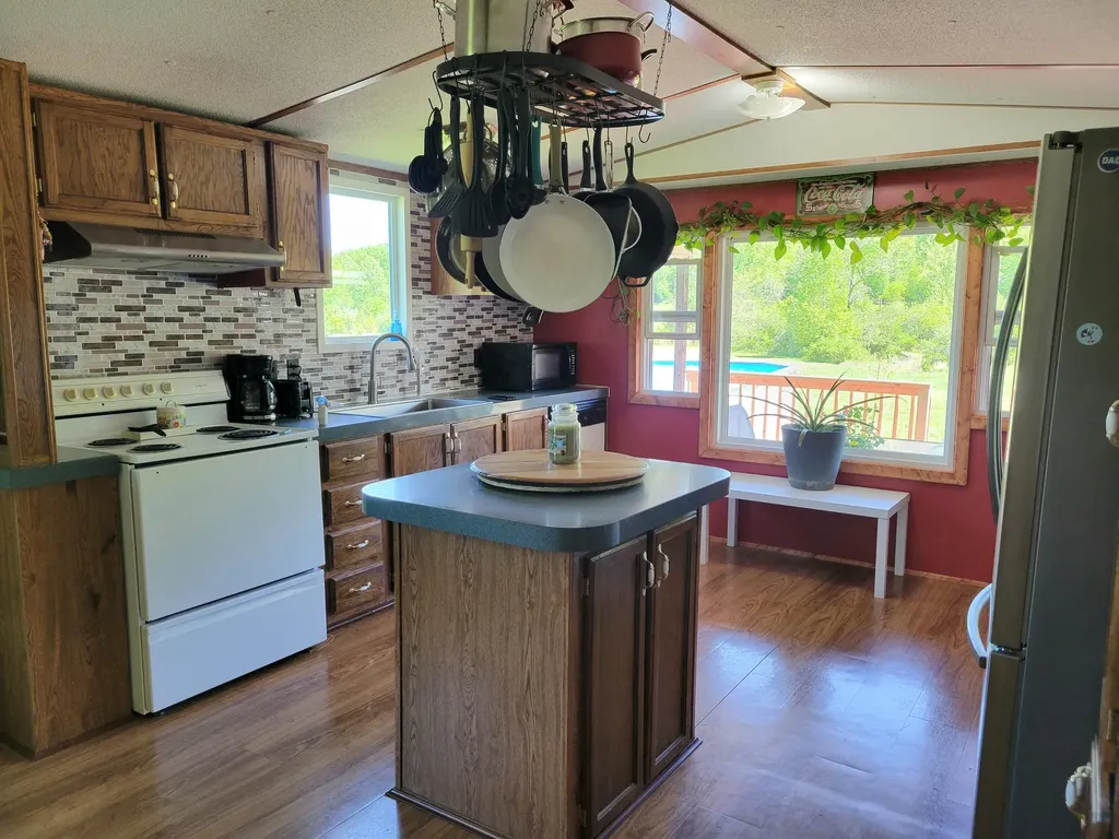 929 Pine Grove Road Olympia KY 40358