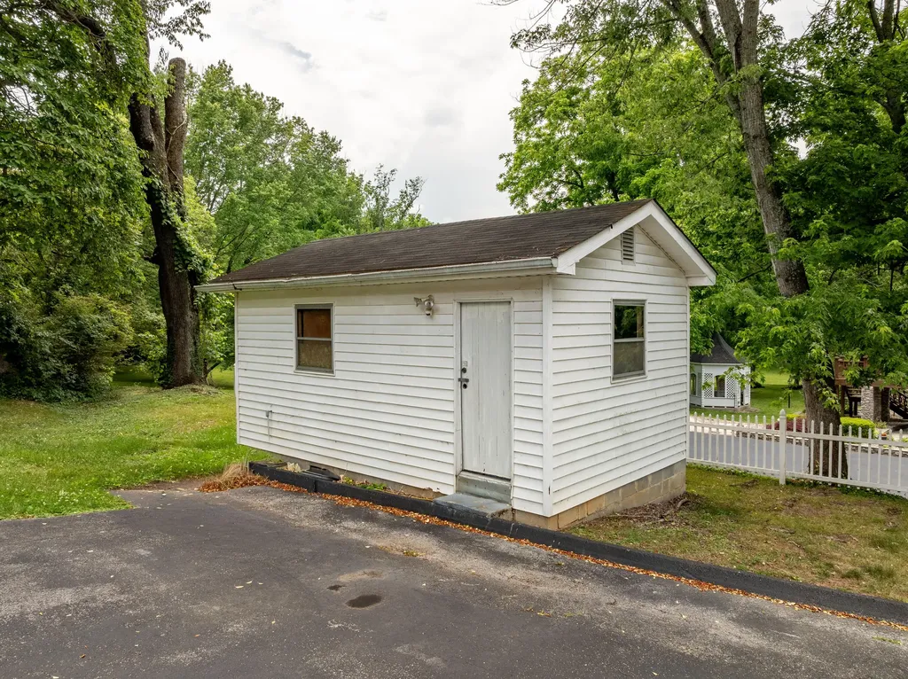 315 Lovelace Street Albany KY 42602