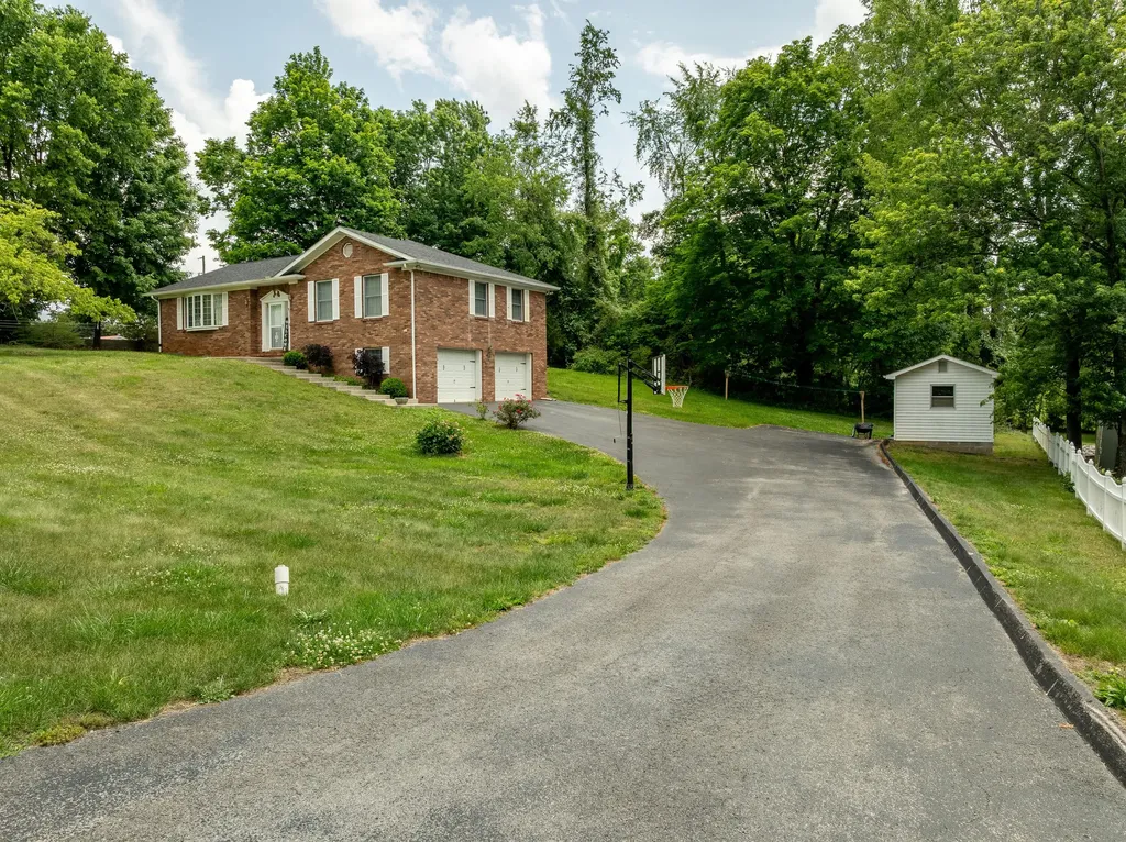 315 Lovelace Street Albany KY 42602