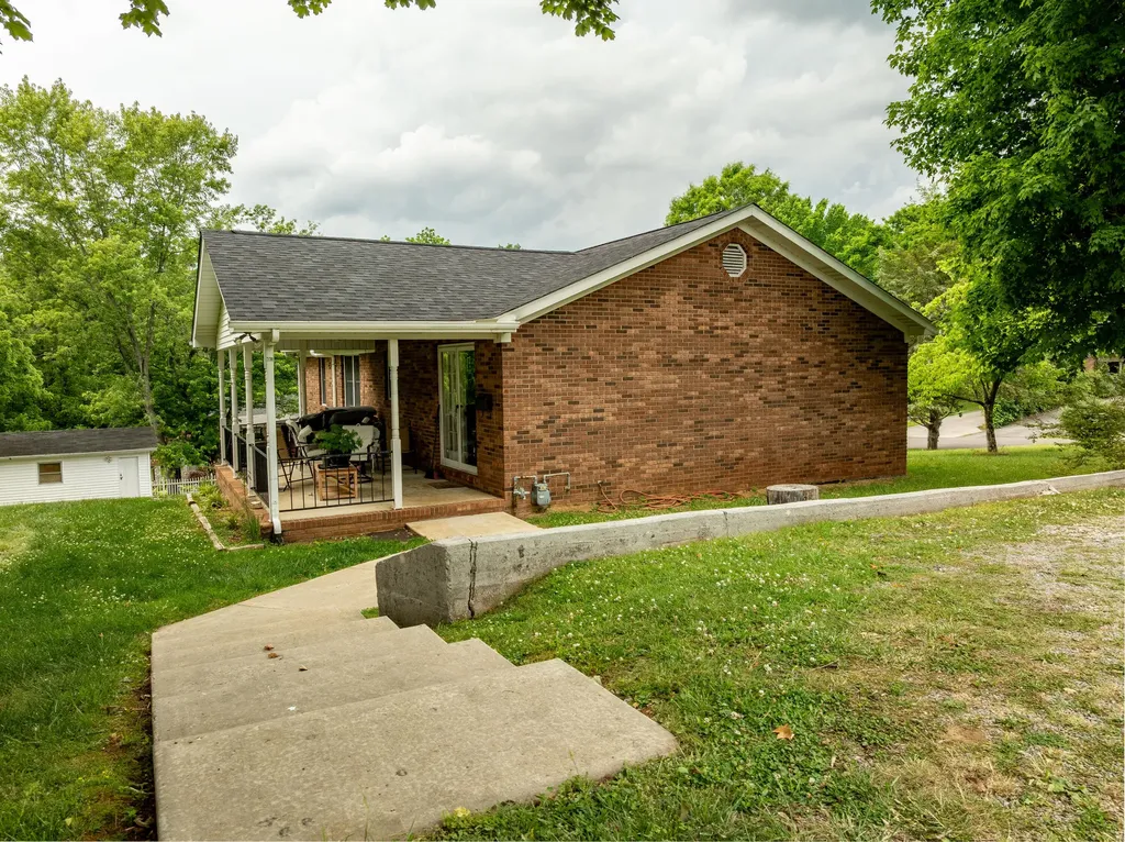 315 Lovelace Street Albany KY 42602