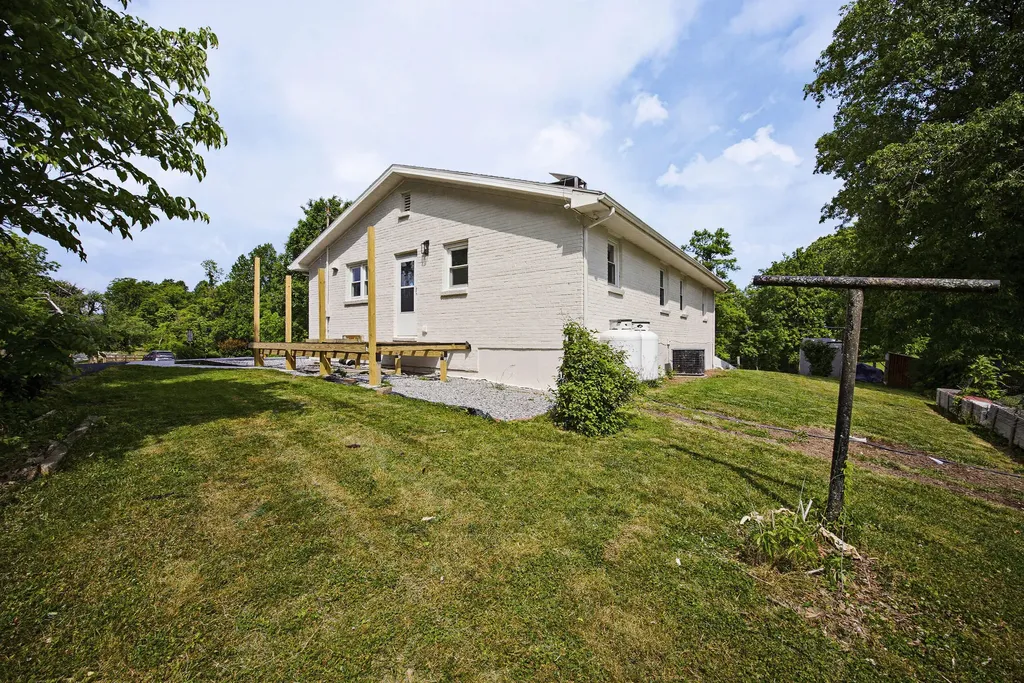 1525 Tennessee Ridge Road Parksville KY 40464