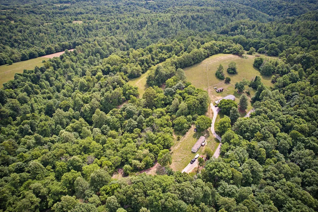1525 Tennessee Ridge Road Parksville KY 40464