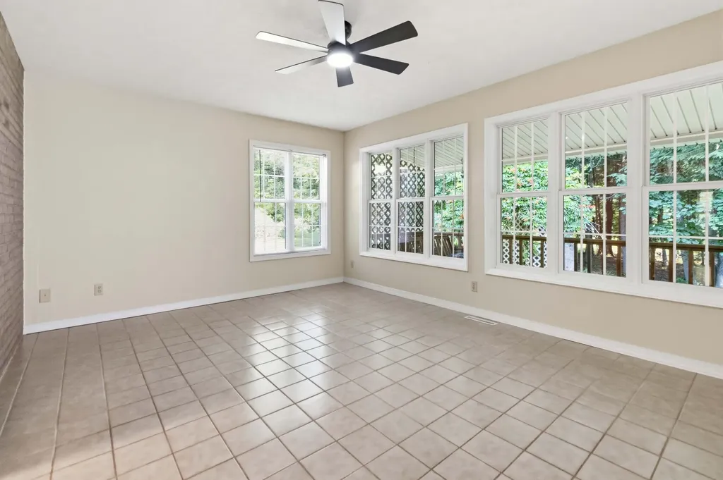 176 Redwood Lane Corbin KY 40701