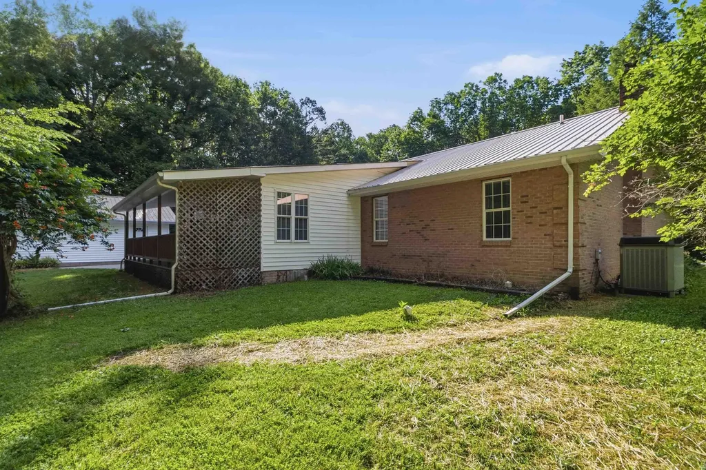 176 Redwood Lane Corbin KY 40701